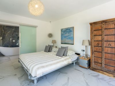 Slaapkamer met en-suite badkamer