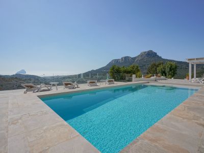 Zwembad met panoramisch uitzicht