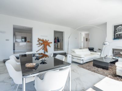 Woon- en eetkamer met open haard