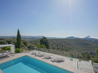 Zwembadterras met panoramisch uitzicht