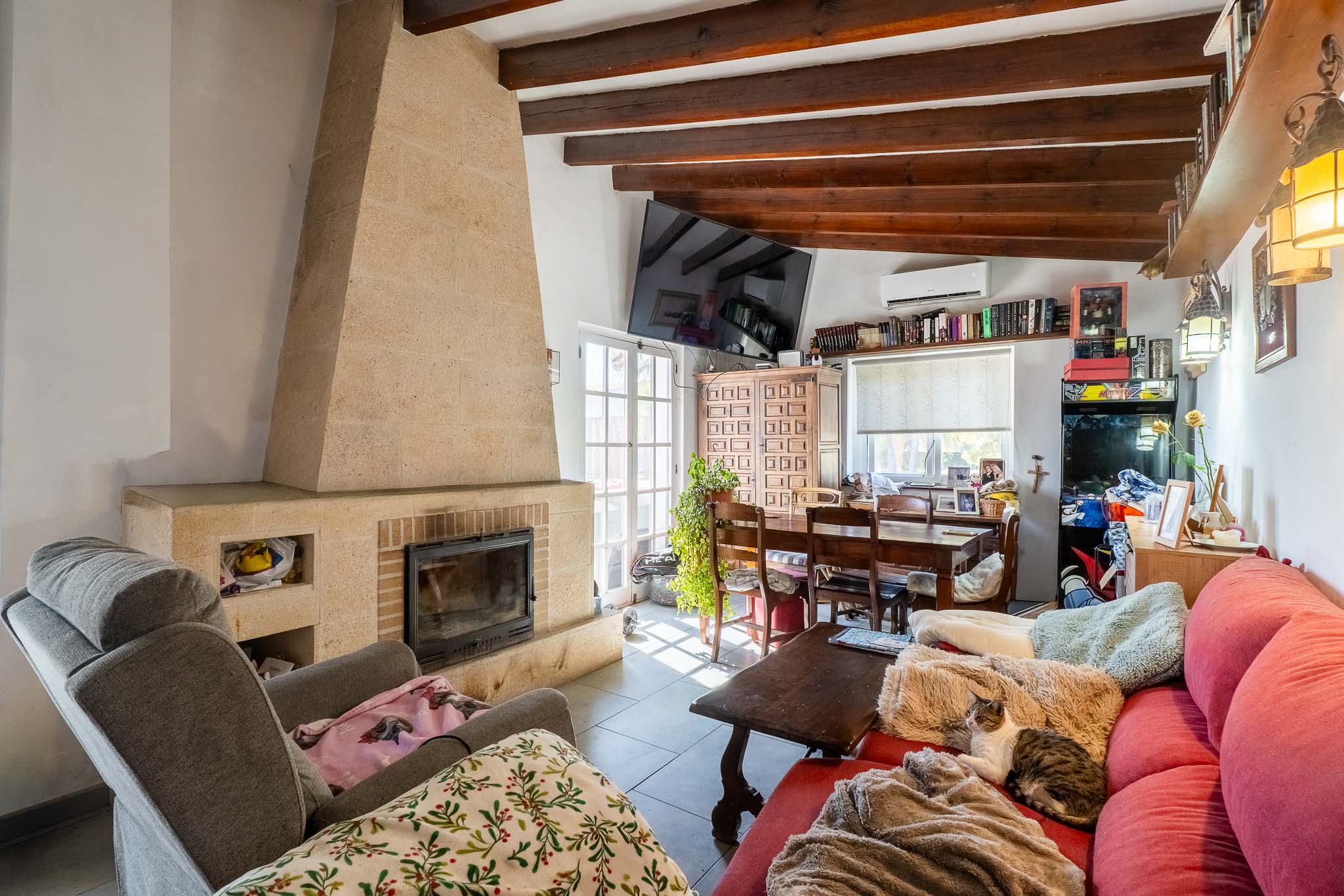 Woonkamer met open haard