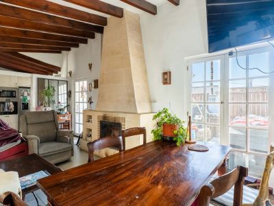 Woonkamer met open haard