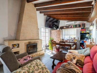 Woonkamer met open haard