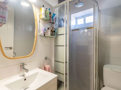Badkamer met douche