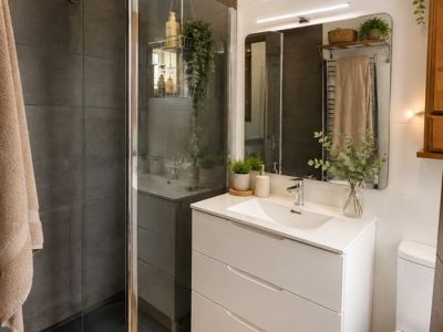Badkamer met douche