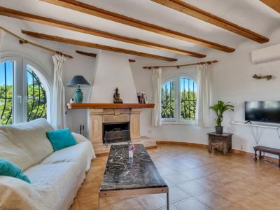 Woonkamer met open haard