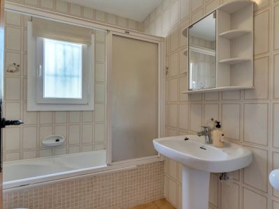 Badkamer met ligbad