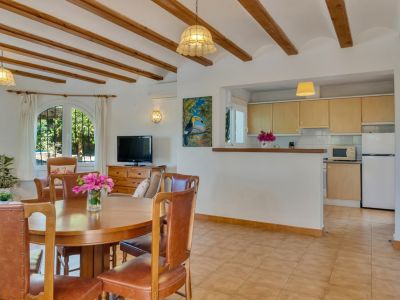 Woonkamer met open keuken