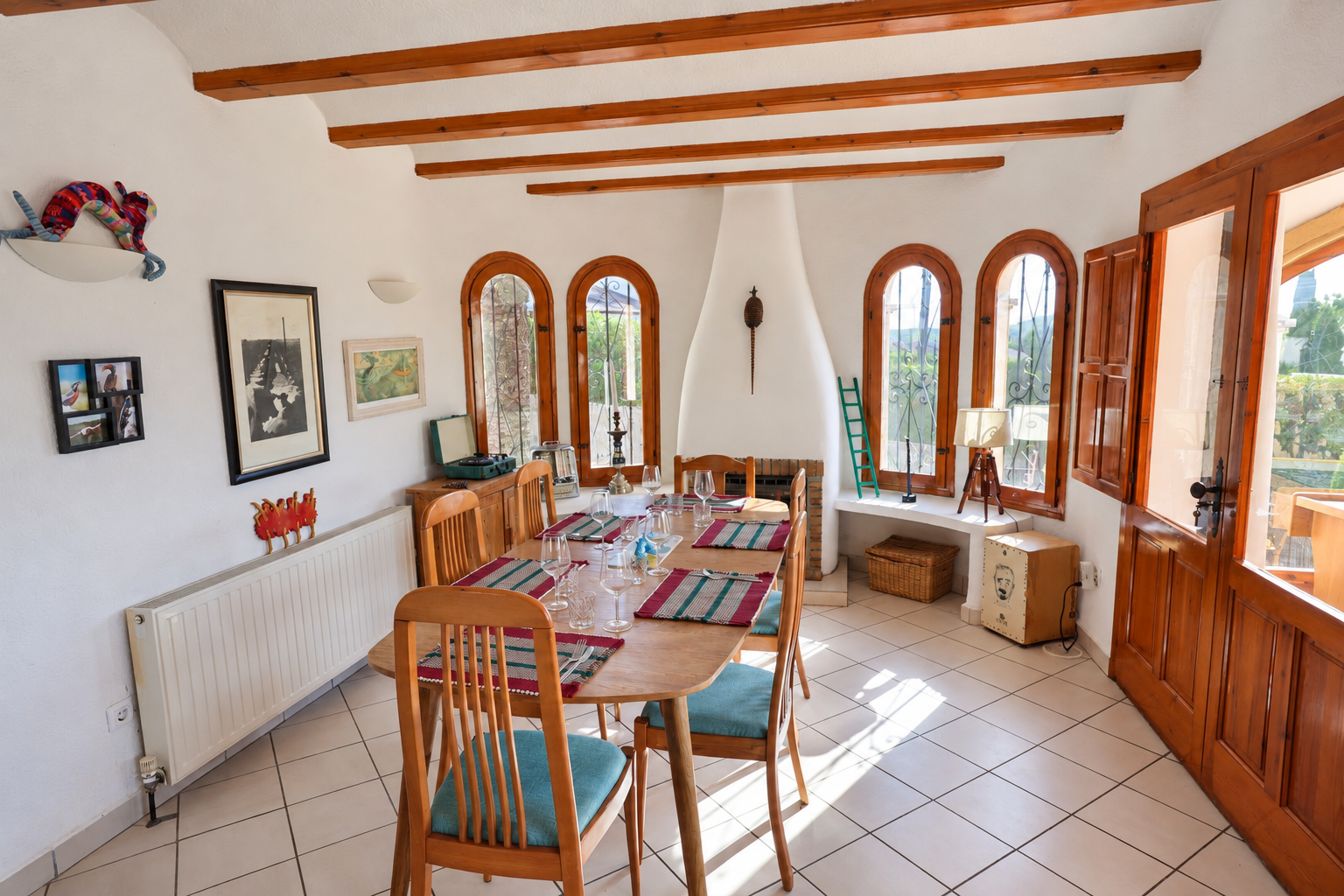 Eetkamer met open haard
