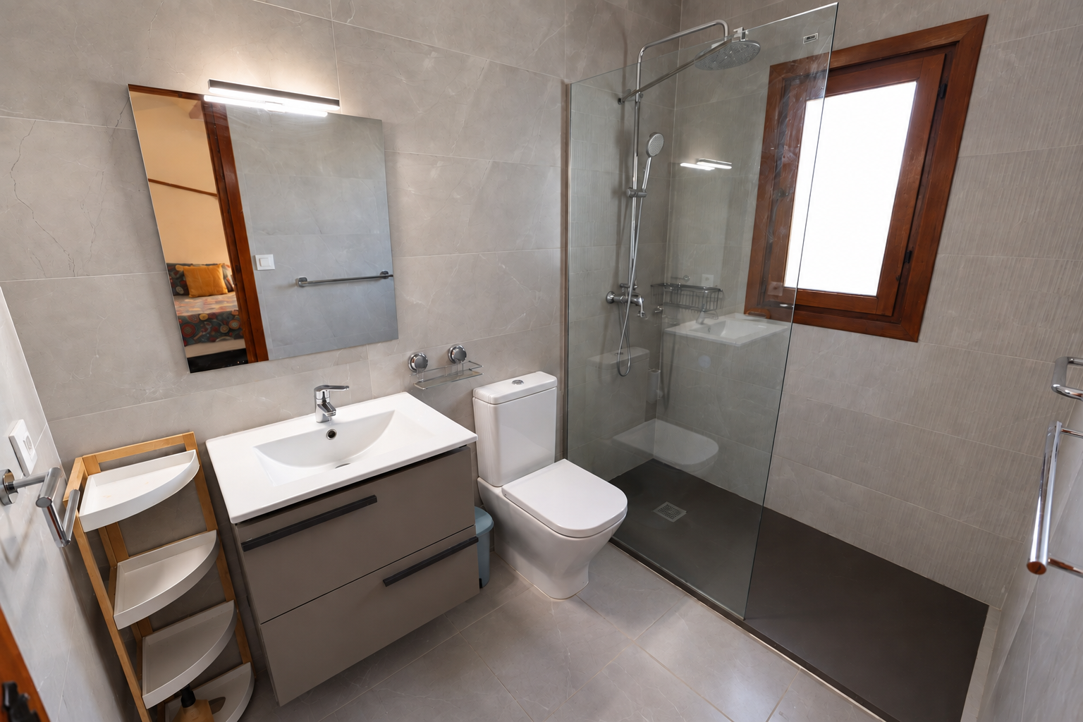 Badkamer met douche