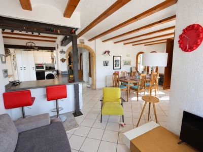 Woon-eetkamer met open keuken