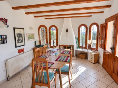 Eetkamer met open haard
