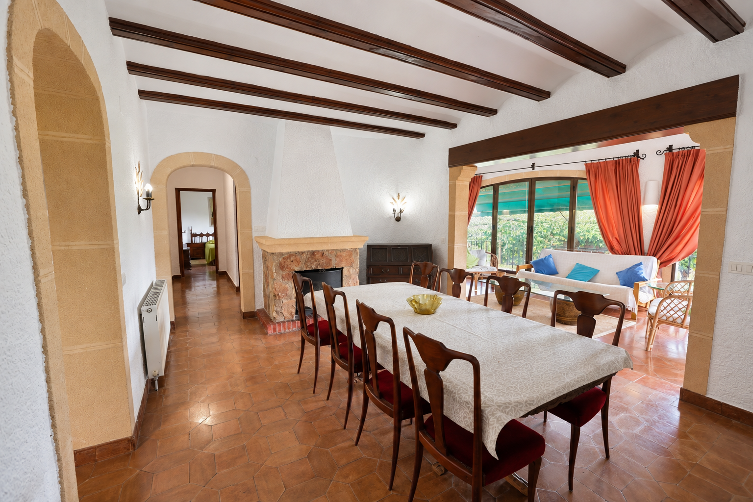 Eetkamer met open haard