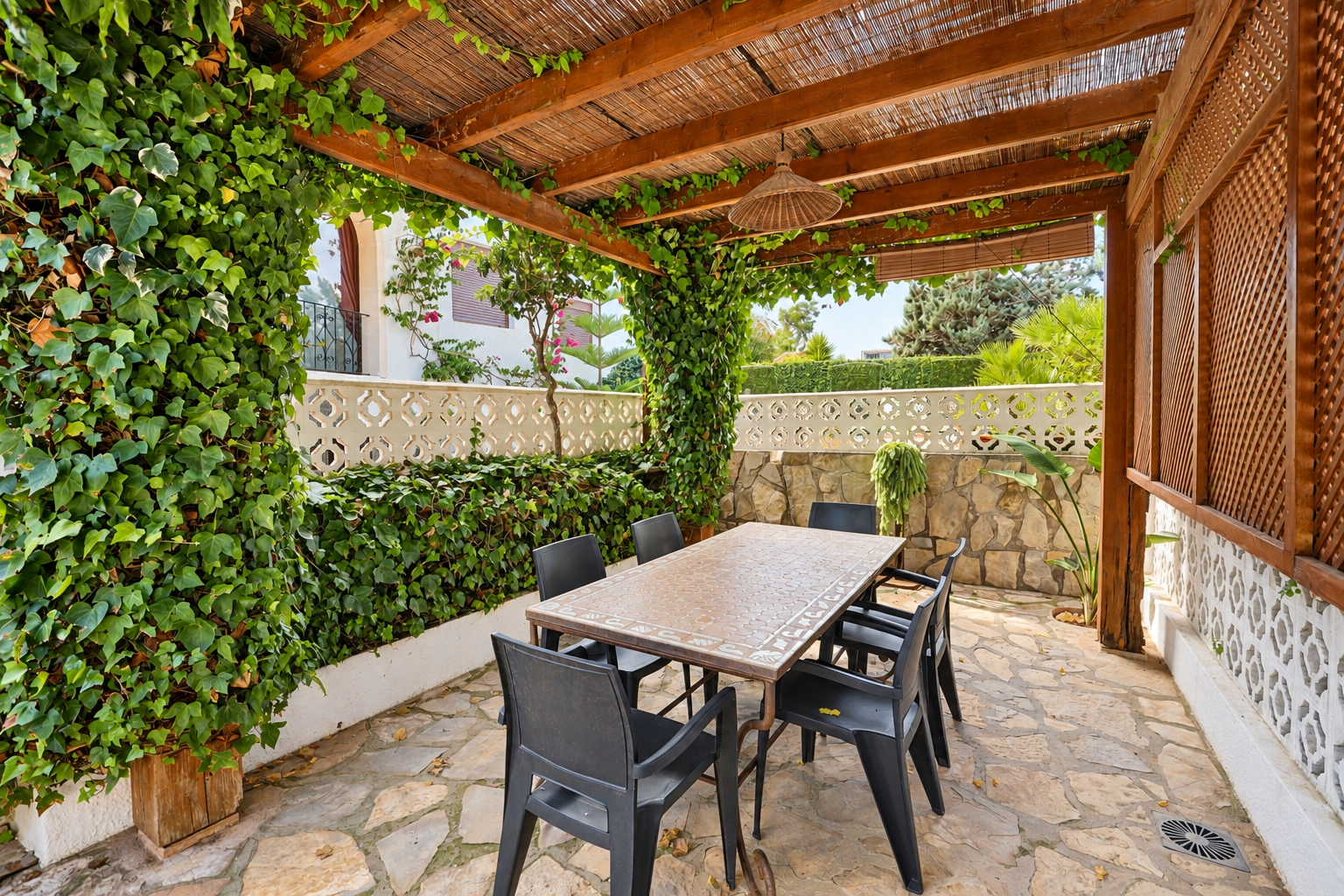 Overdekt terras met pergola