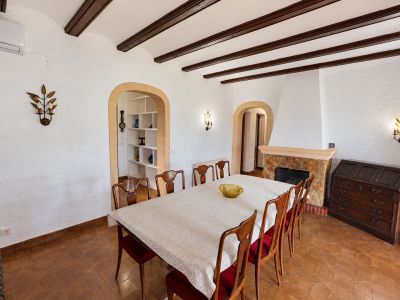 Eetkamer met open haard