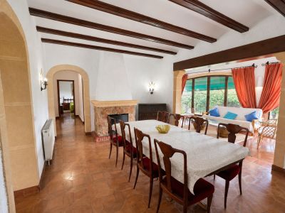 Eetkamer met open haard