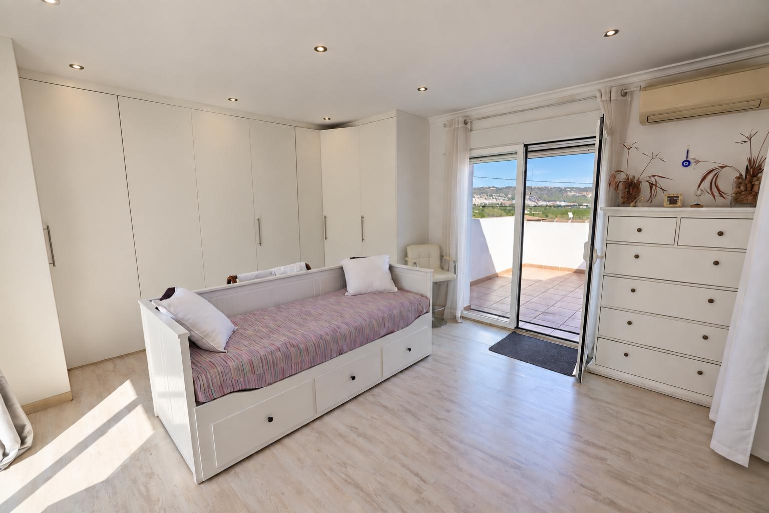 Slaapkamer met privéterras