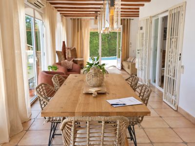 Villa te koop in Jávea met privézwembad en tuin