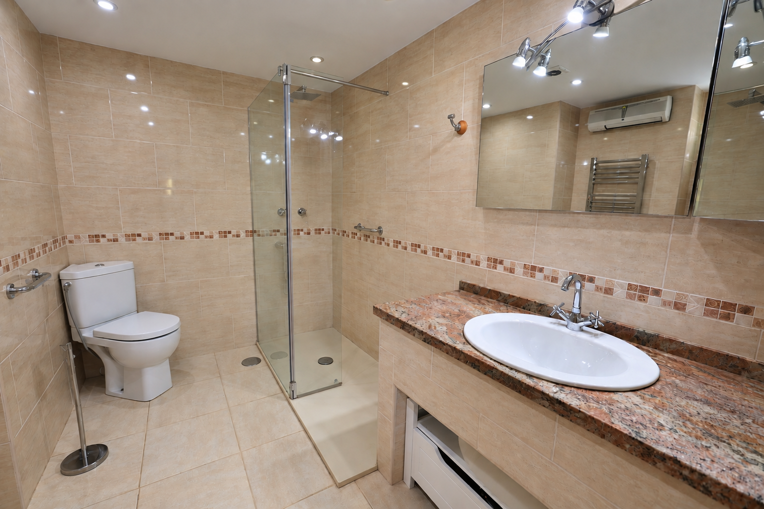 Badkamer met douche