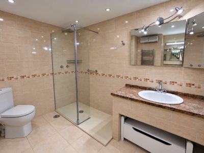 Badkamer met douche