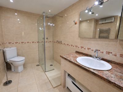 Badkamer met douche
