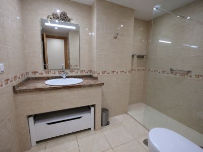Badkamer met douche