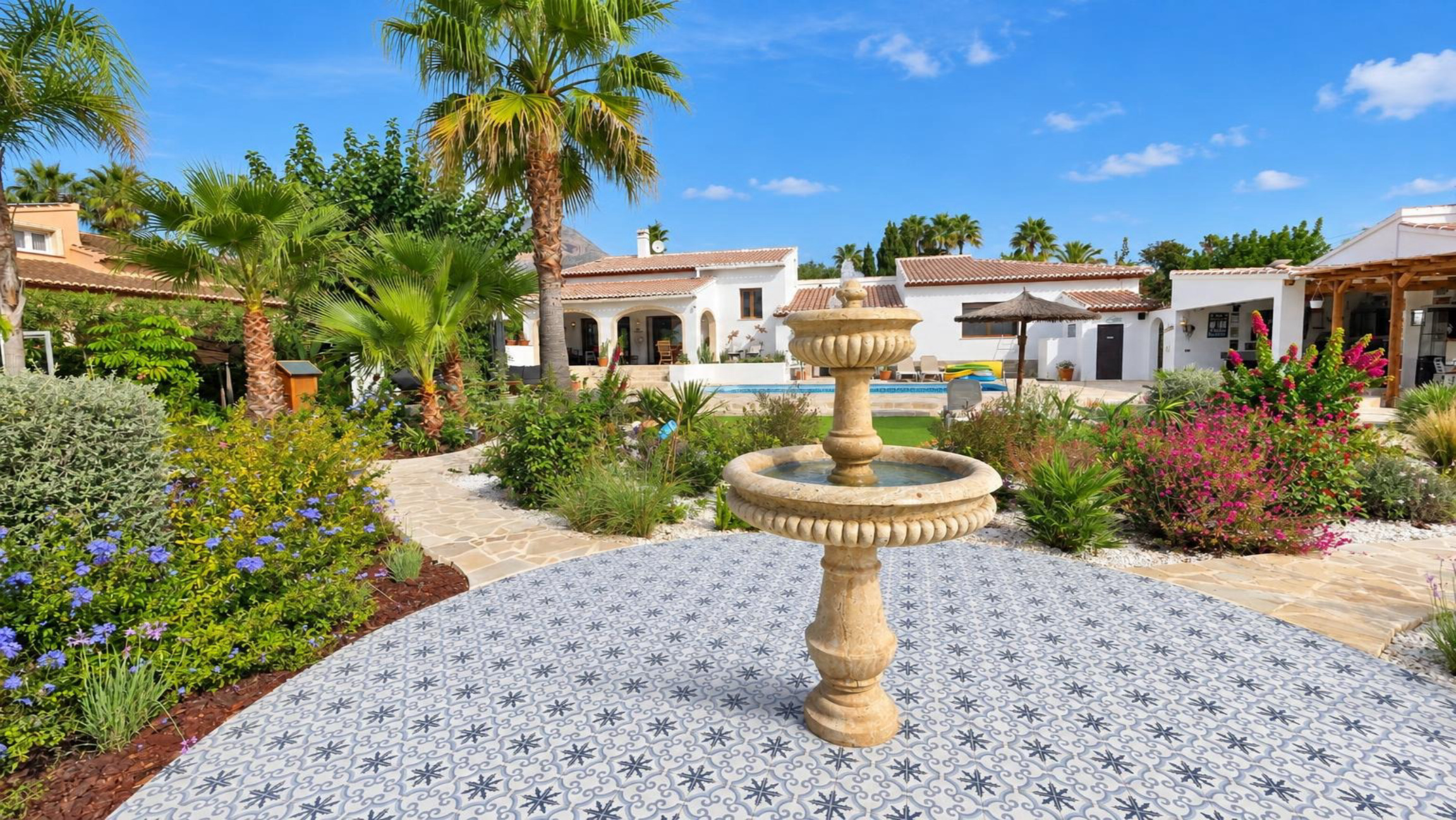 Volledig gerenoveerde villa te koop in Jávea, op enkele minuten lopen van het historisch centrum