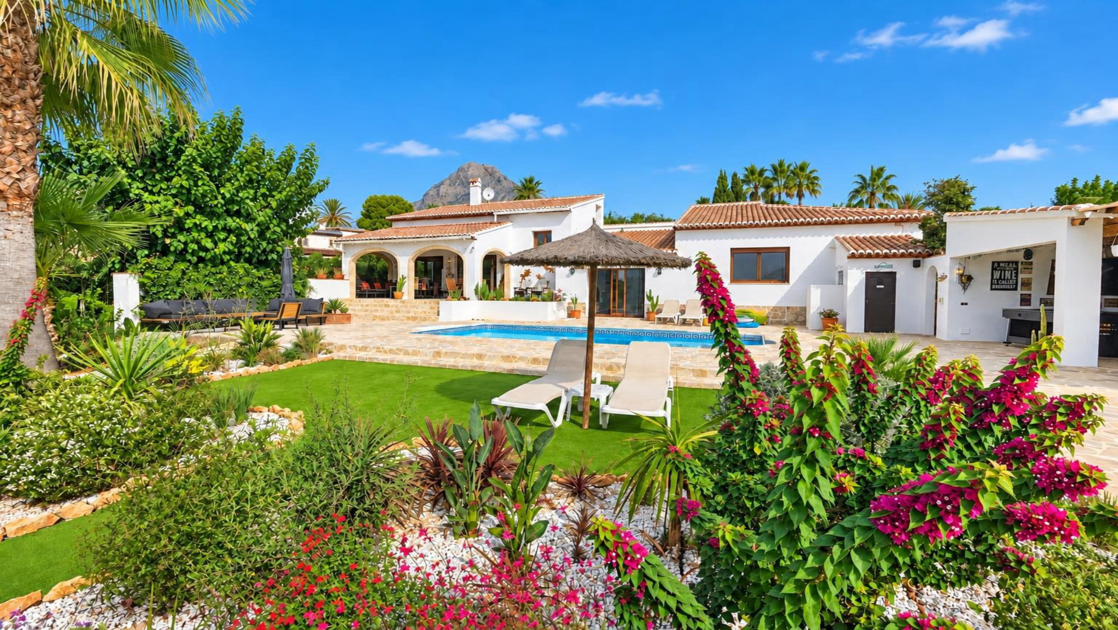 Volledig gerenoveerde villa te koop in Jávea, op enkele minuten lopen van het historisch centrum
