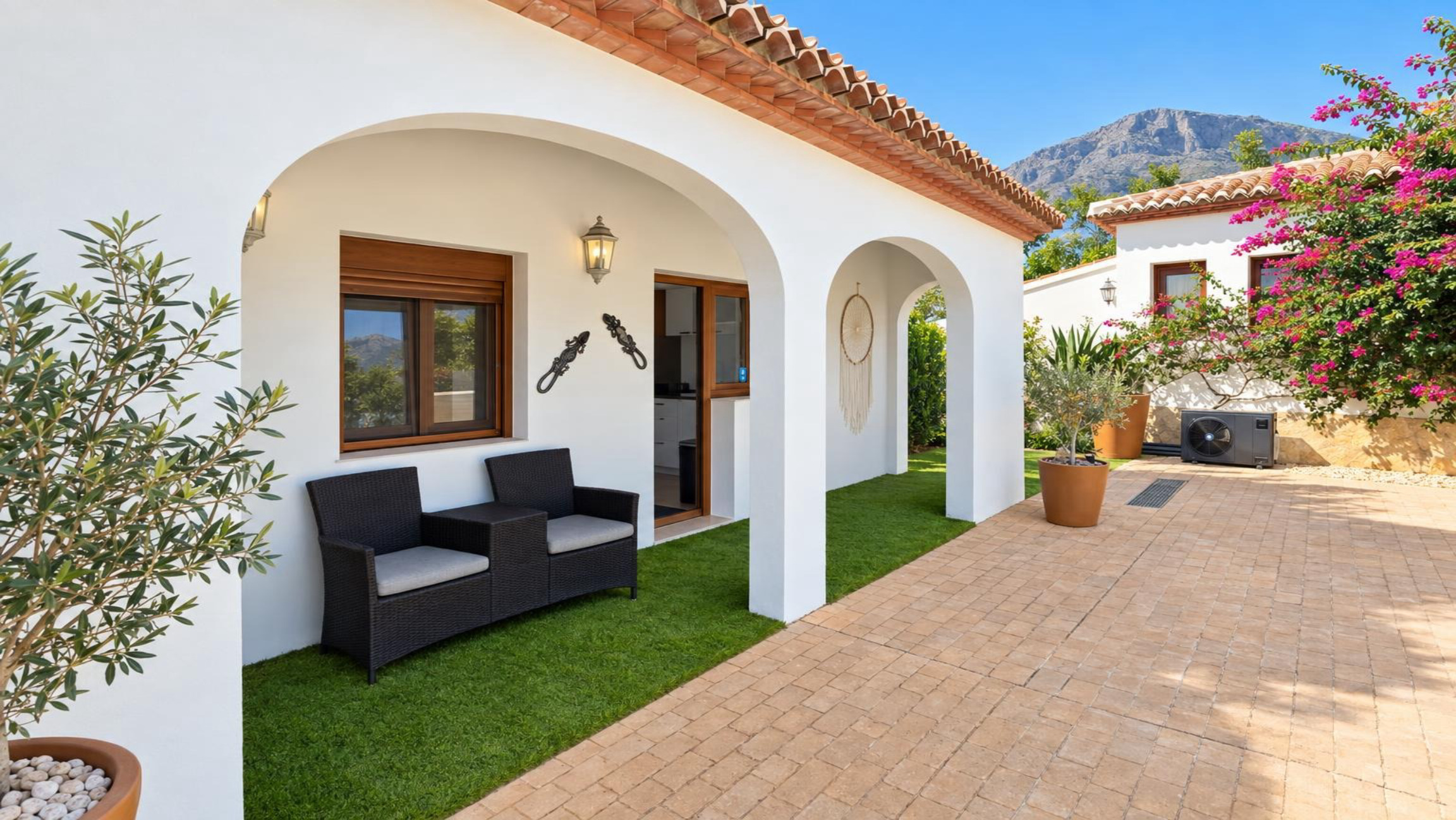 Volledig gerenoveerde villa te koop in Jávea, op enkele minuten lopen van het historisch centrum