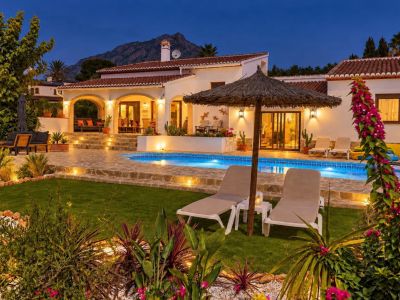Volledig gerenoveerde villa te koop in Jávea, op enkele minuten lopen van het historisch centrum
