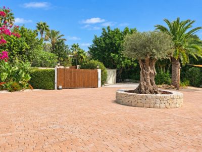 Volledig gerenoveerde villa te koop in Jávea, op enkele minuten lopen van het historisch centrum