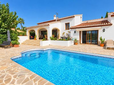 Volledig gerenoveerde villa te koop in Jávea, op enkele minuten lopen van het historisch centrum