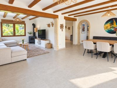 Volledig gerenoveerde villa te koop in Jávea, op enkele minuten lopen van het historisch centrum