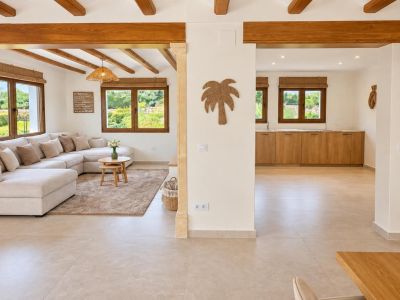 Volledig gerenoveerde villa te koop in Jávea, op enkele minuten lopen van het historisch centrum