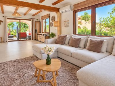 Volledig gerenoveerde villa te koop in Jávea, op enkele minuten lopen van het historisch centrum