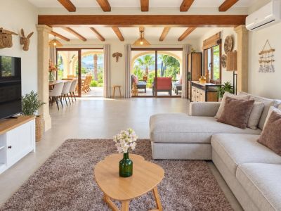 Volledig gerenoveerde villa te koop in Jávea, op enkele minuten lopen van het historisch centrum