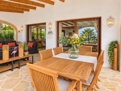 Volledig gerenoveerde villa te koop in Jávea, op enkele minuten lopen van het historisch centrum
