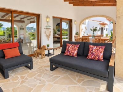 Volledig gerenoveerde villa te koop in Jávea, op enkele minuten lopen van het historisch centrum