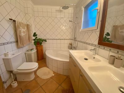 Badkamer met ligbad