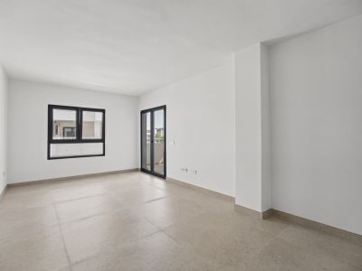 Woonkamer met toegang tot terras