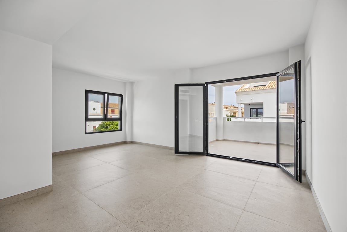 Woonkamer met toegang tot terras
