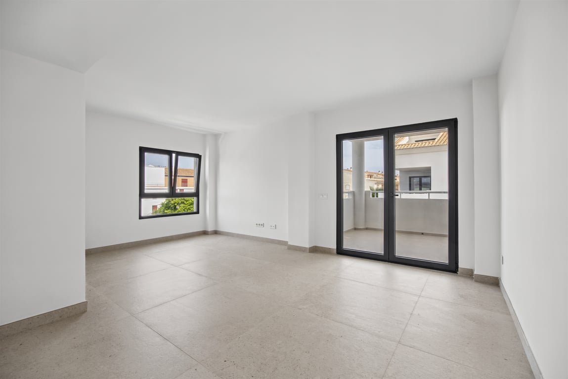 Woonkamer met toegang tot terras