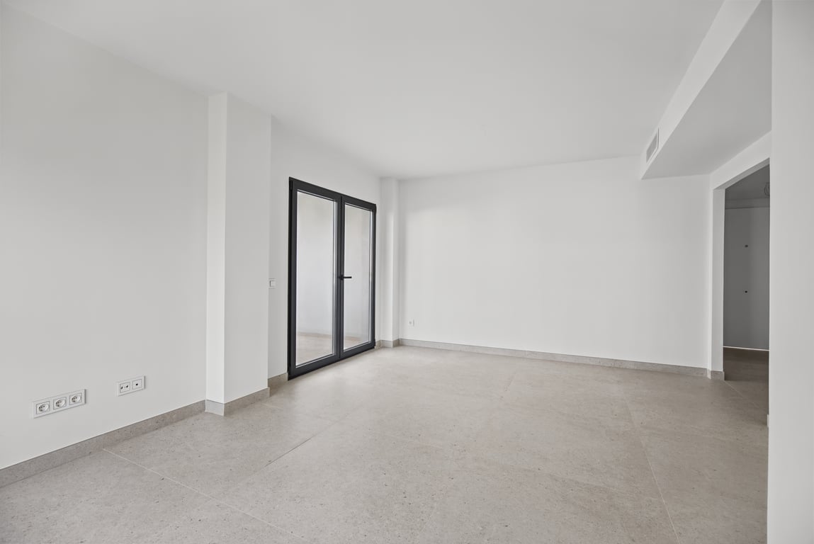 Woonkamer met toegang tot terras