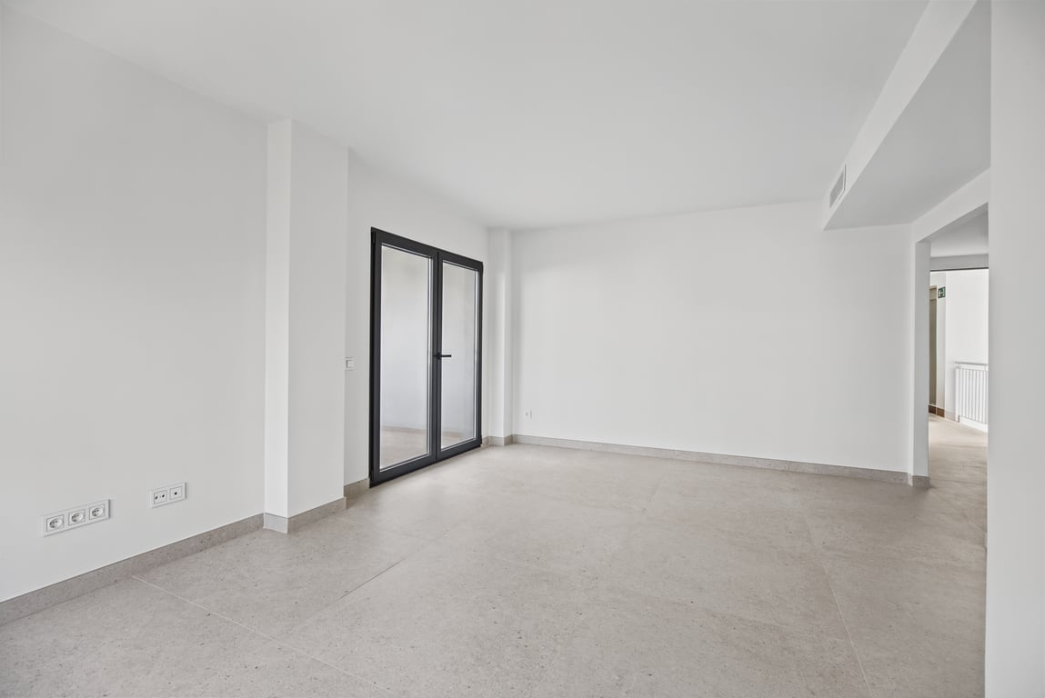 Woonkamer met toegang tot terras