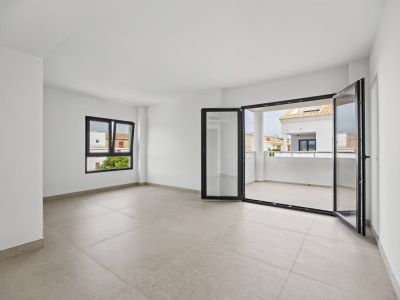 Woonkamer met toegang tot terras