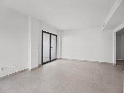 Woonkamer met toegang tot terras