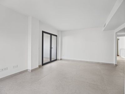 Woonkamer met toegang tot terras