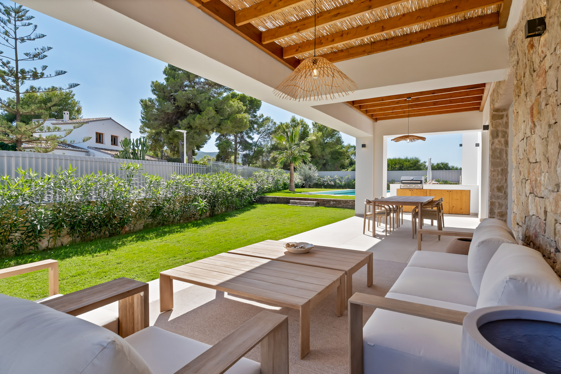 Overdekt terras en tuin