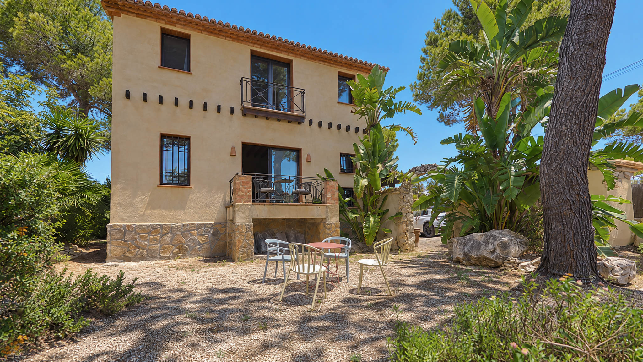 Charmante Villa met 4 Slaapkamers, Zeezicht en Zwembad in Jávea