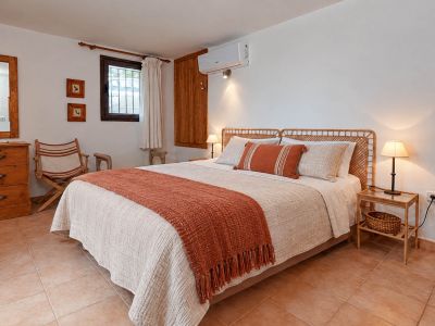 Charmante Villa met 4 Slaapkamers, Zeezicht en Zwembad in Jávea